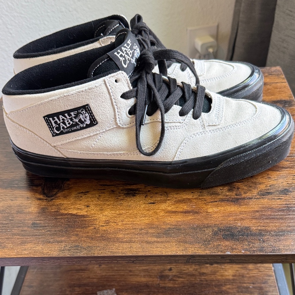 Men's Black and White Sneakers - Picture 2 of 5
